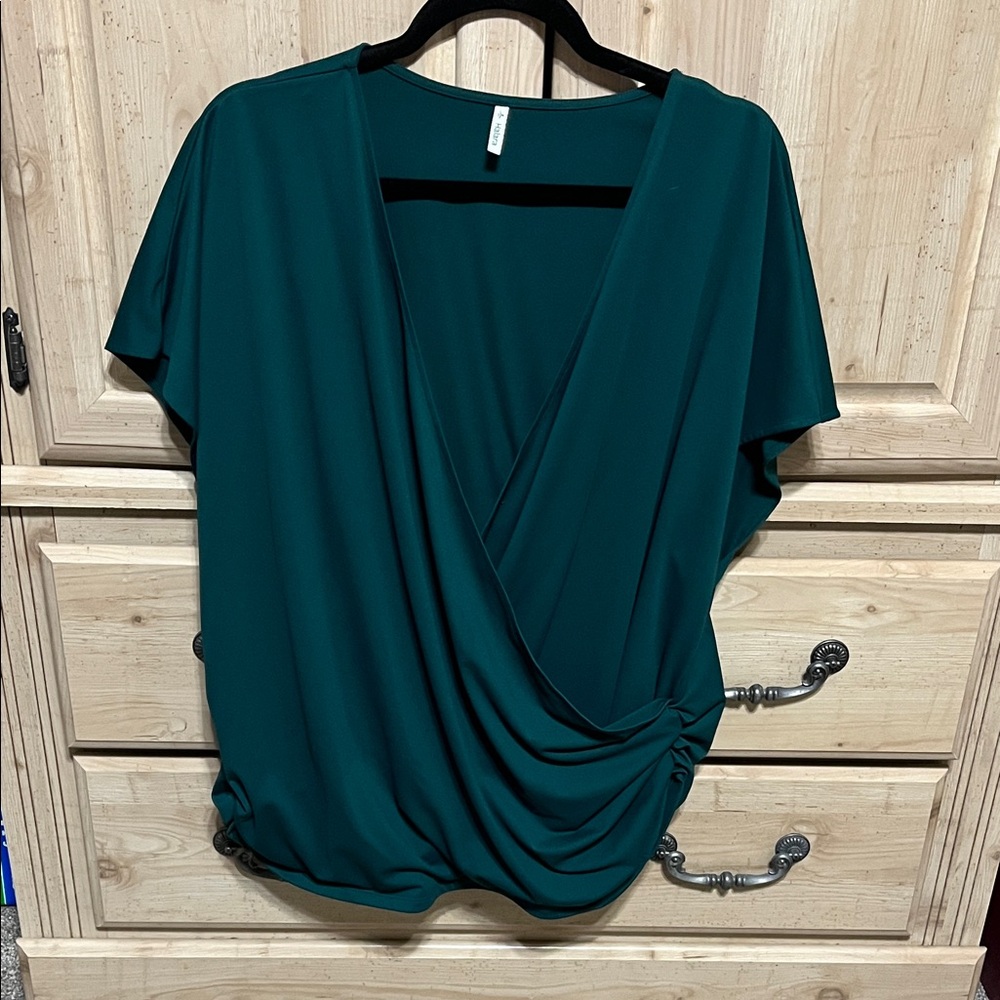 HALARA V-neck cap sleeve crossover ruched